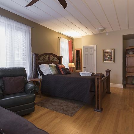 Acacias Bed & Breakfast ケベックシティ エクステリア 写真